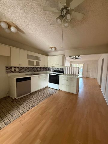5933 FOREST HILL Boulevard 3, West Palm Beach, FL 33415