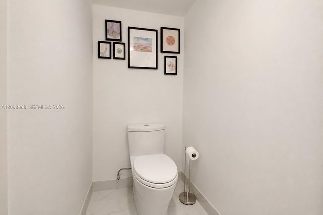 16385 Biscayne Boulevard 1920, North Miami Beach, FL 33160