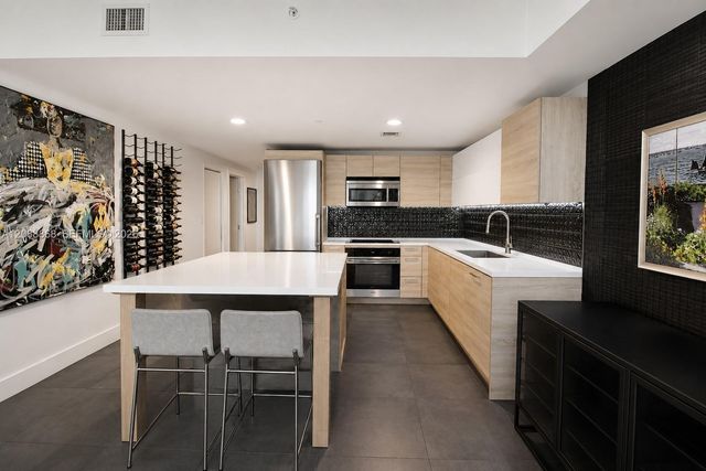 16385 Biscayne Boulevard 1920, North Miami Beach, FL 33160