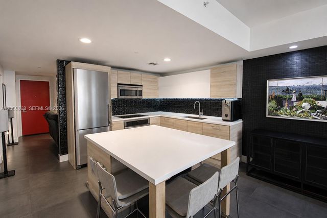 16385 Biscayne Boulevard 1920, North Miami Beach, FL 33160