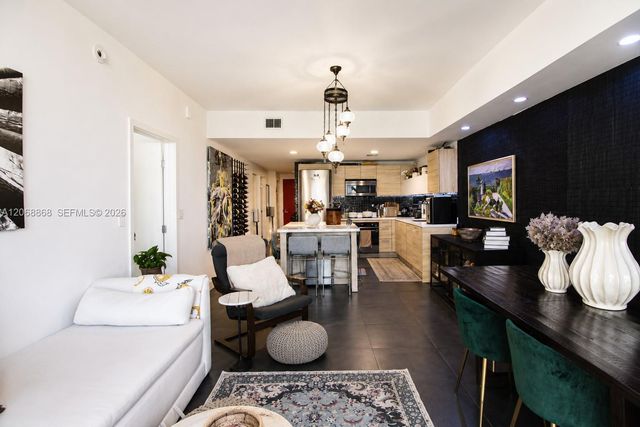 16385 Biscayne Boulevard 1920, North Miami Beach, FL 33160