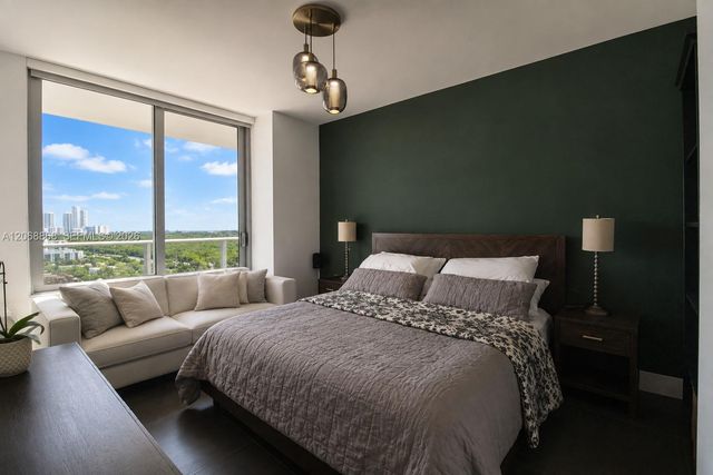 16385 Biscayne Boulevard 1920, North Miami Beach, FL 33160