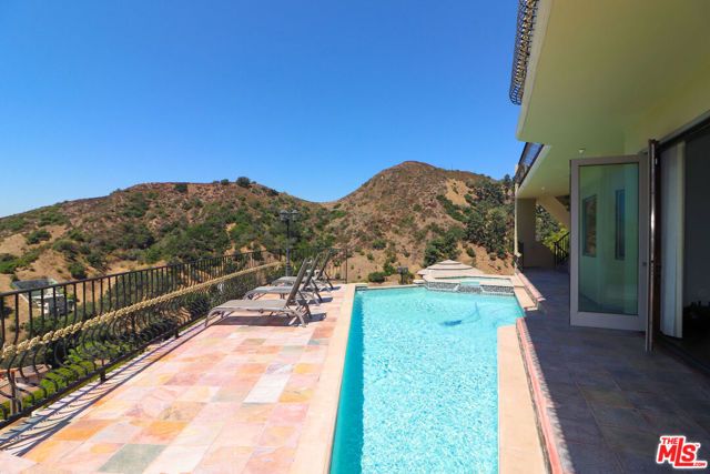 6446 W Weidlake Drive, Los Angeles, CA 90068