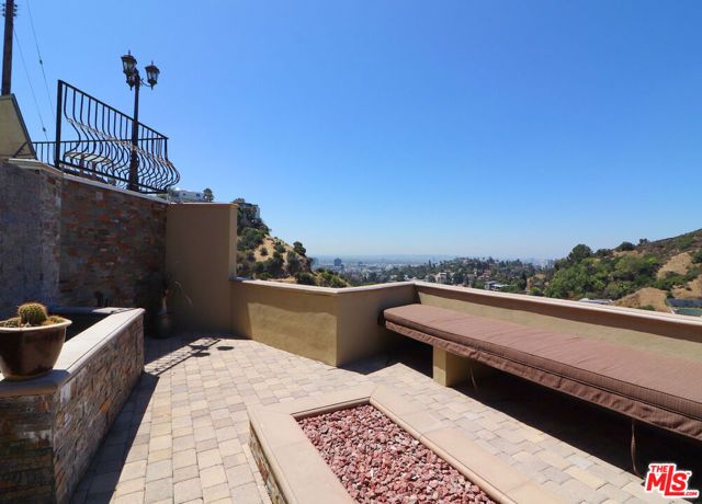 6446 W Weidlake Drive, Los Angeles, CA 90068