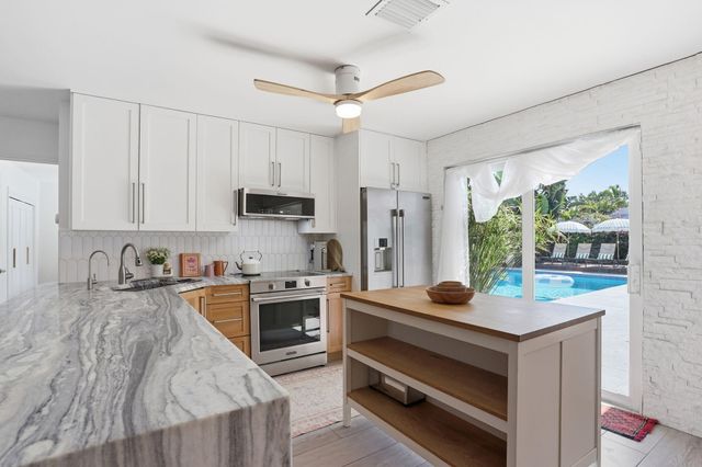 4461 NE 15th Avenue, Oakland Park, FL 33334