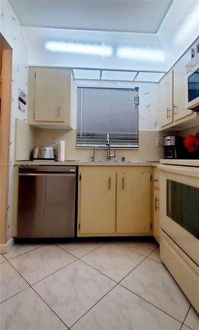 10300 NW 30th Ct 302, Sunrise, FL 33322