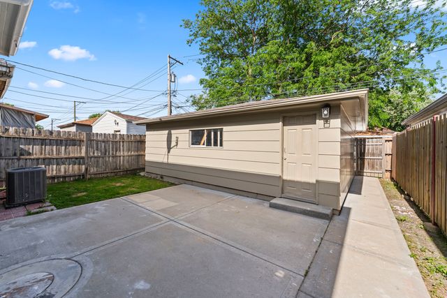 5827 S Spaulding Avenue, Chicago, IL 60629