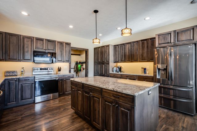 2308 18th Ave, Lindsborg, KS 67456