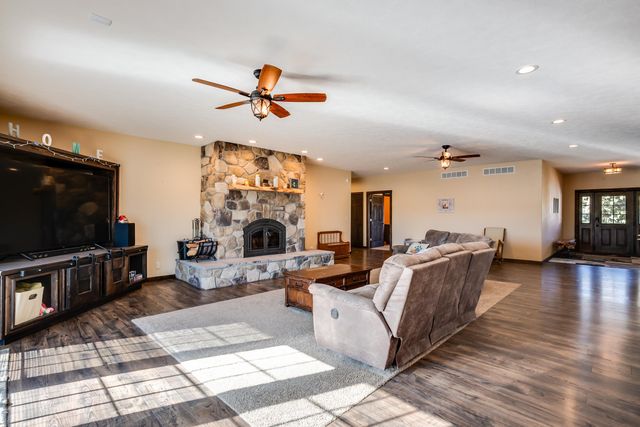 2308 18th Ave, Lindsborg, KS 67456