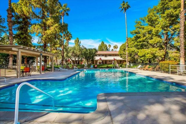 2860 N Los Felices Road 101, Palm Springs, CA 92262