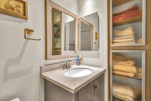 2860 N Los Felices Road 101, Palm Springs, CA 92262