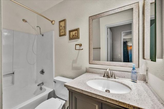 2860 N Los Felices Road 101, Palm Springs, CA 92262