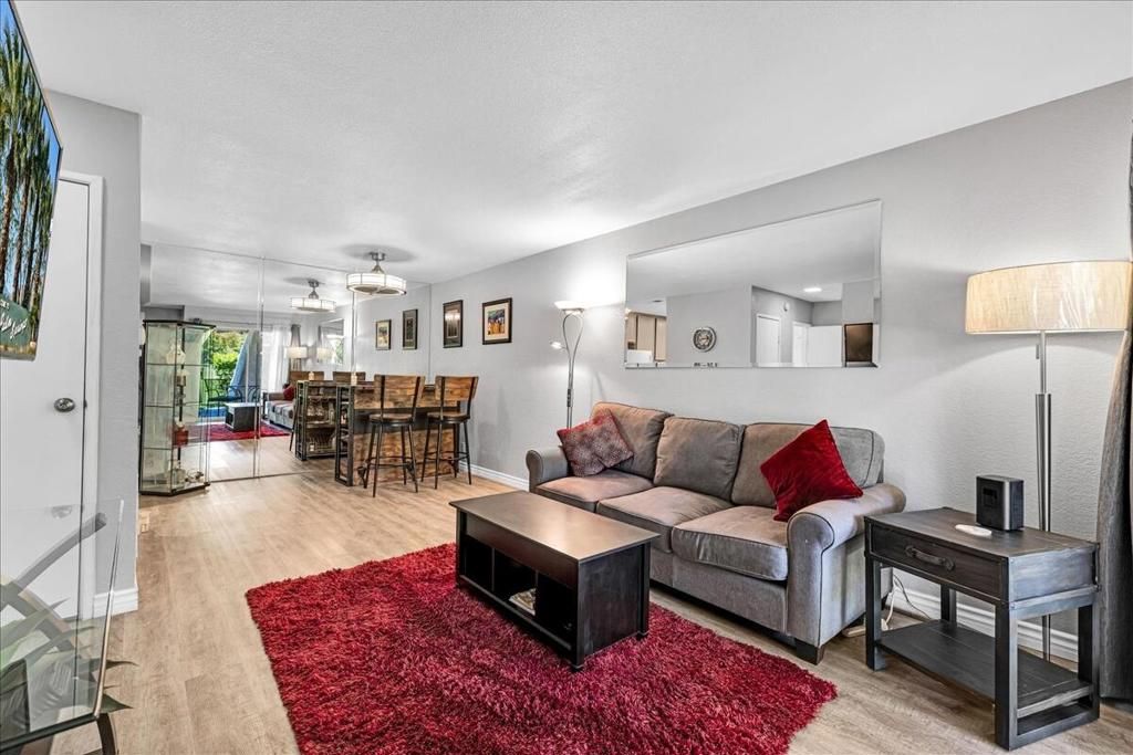 2860 N Los Felices Road 101, Palm Springs, CA 92262