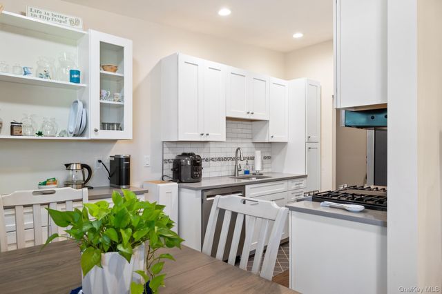 748 Deer Park Avenue 7H, North Babylon, NY 11703