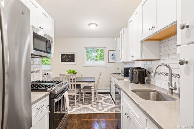 748 Deer Park Avenue 7H, North Babylon, NY 11703