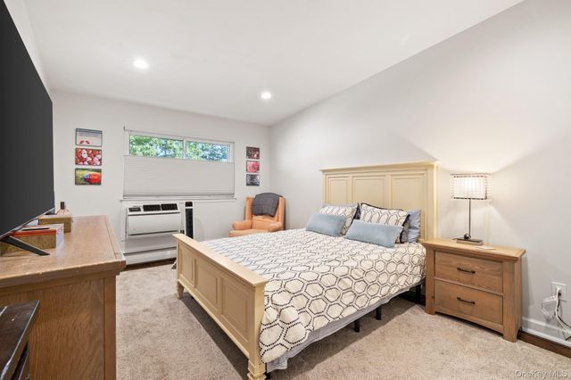 748 Deer Park Avenue 7H, North Babylon, NY 11703