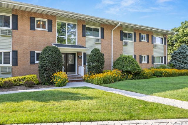 748 Deer Park Avenue 7H, North Babylon, NY 11703