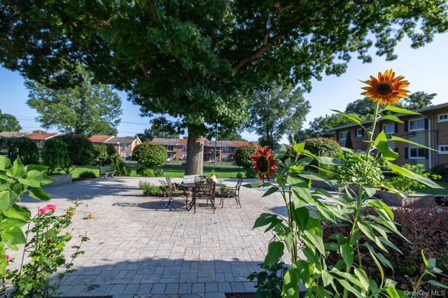 748 Deer Park Avenue 7H, North Babylon, NY 11703