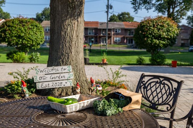 748 Deer Park Avenue 7H, North Babylon, NY 11703