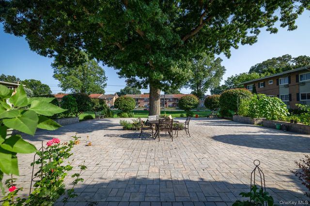 748 Deer Park Avenue 7H, North Babylon, NY 11703