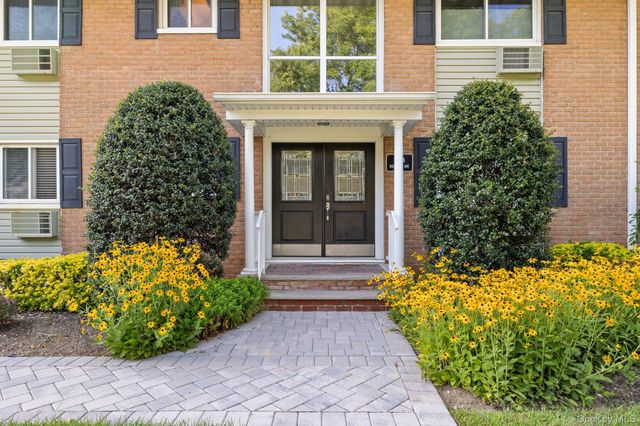 748 Deer Park Avenue 7H, North Babylon, NY 11703
