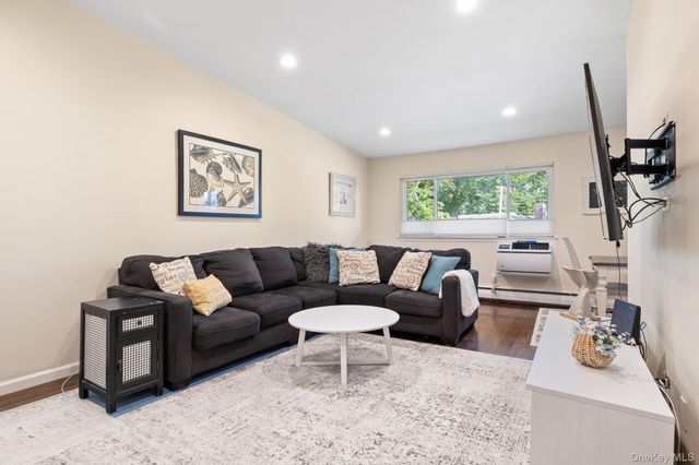 748 Deer Park Avenue 7H, North Babylon, NY 11703