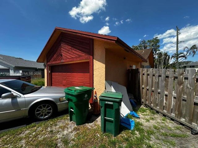 8700 SW 56th Ct, Cooper City, FL 33328