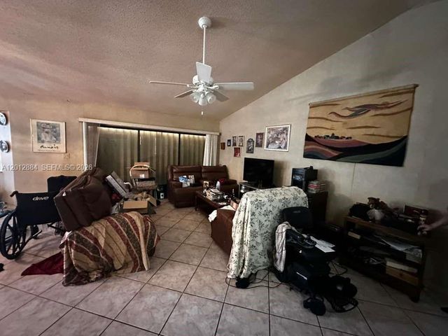 8700 SW 56th Ct, Cooper City, FL 33328
