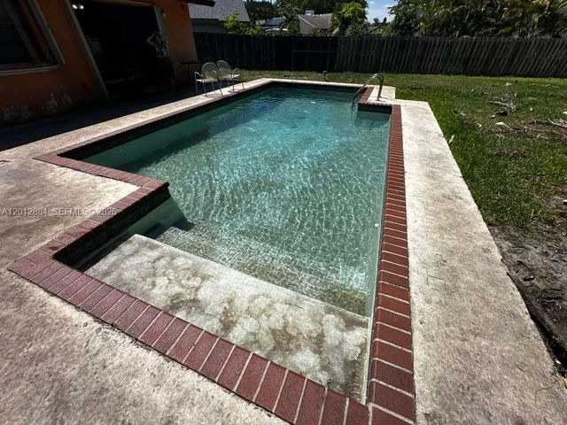 8700 SW 56th Ct, Cooper City, FL 33328