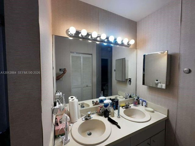 8700 SW 56th Ct, Cooper City, FL 33328