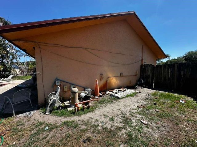 8700 SW 56th Ct, Cooper City, FL 33328
