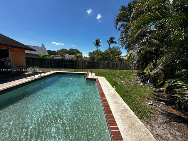8700 SW 56th Ct, Cooper City, FL 33328