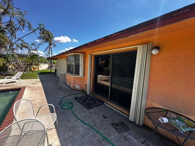 8700 SW 56th Ct, Cooper City, FL 33328