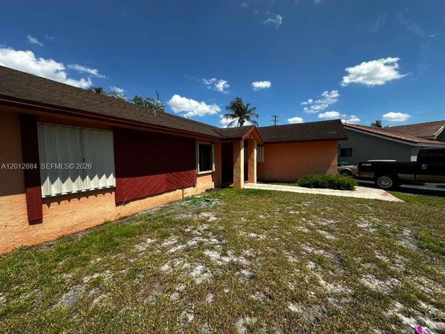 8700 SW 56th Ct, Cooper City, FL 33328