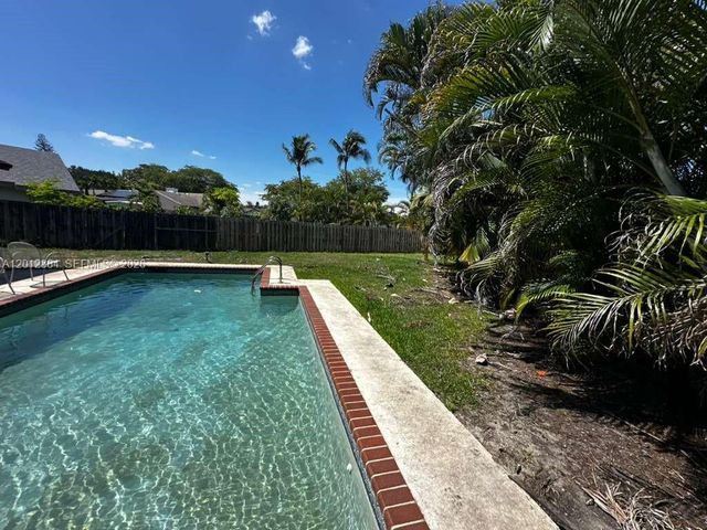 8700 SW 56th Ct, Cooper City, FL 33328
