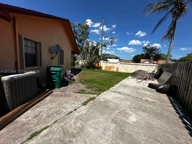 8700 SW 56th Ct, Cooper City, FL 33328