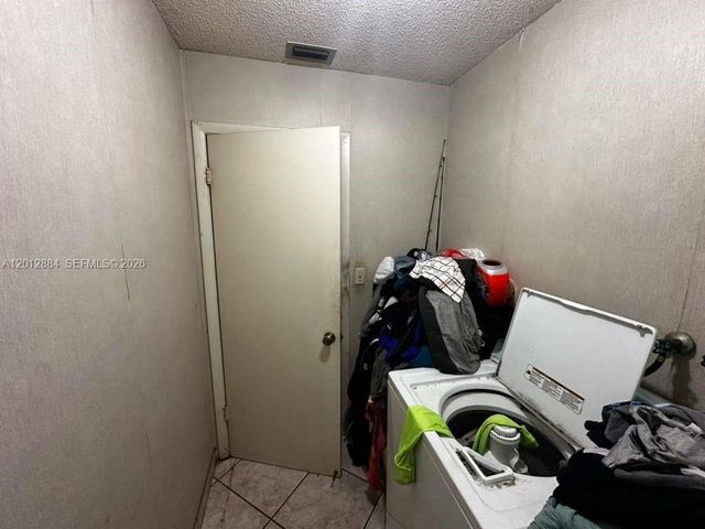 8700 SW 56th Ct, Cooper City, FL 33328