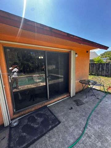 8700 SW 56th Ct, Cooper City, FL 33328