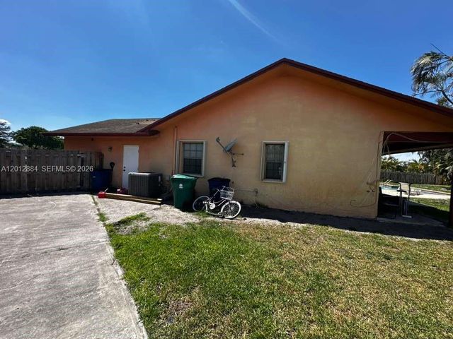 8700 SW 56th Ct, Cooper City, FL 33328