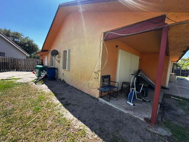 8700 SW 56th Ct, Cooper City, FL 33328