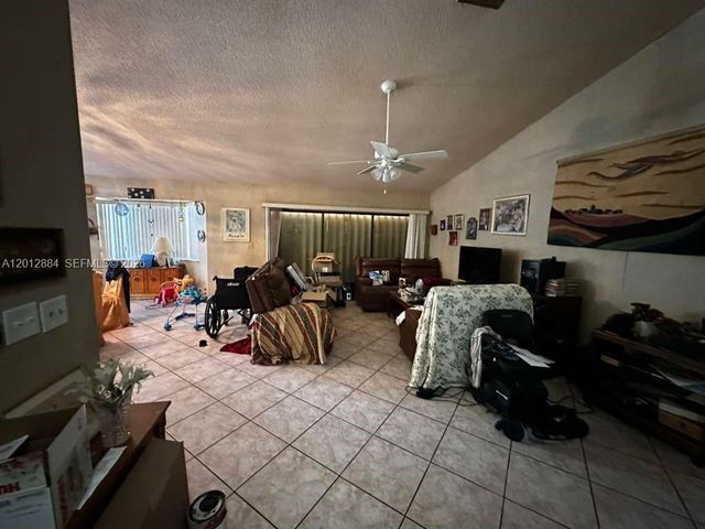 8700 SW 56th Ct, Cooper City, FL 33328