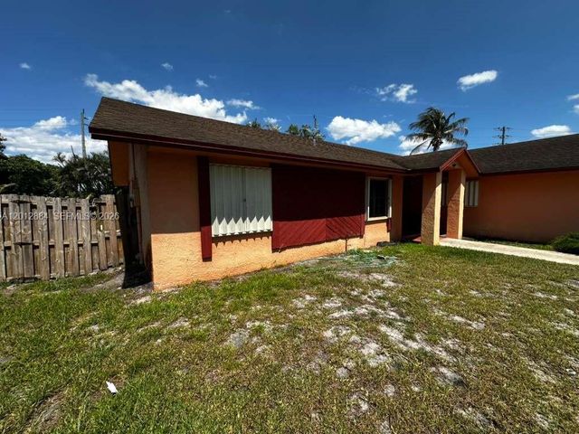 8700 SW 56th Ct, Cooper City, FL 33328