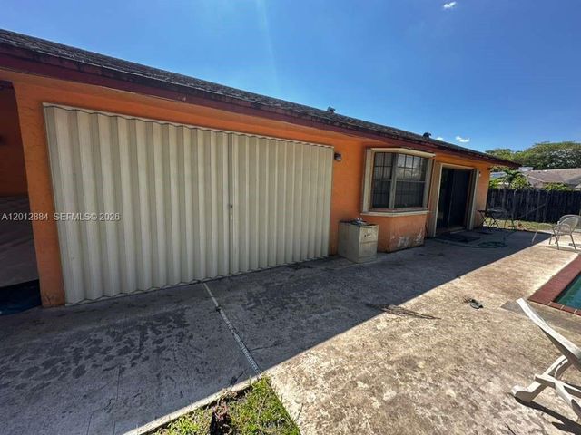 8700 SW 56th Ct, Cooper City, FL 33328