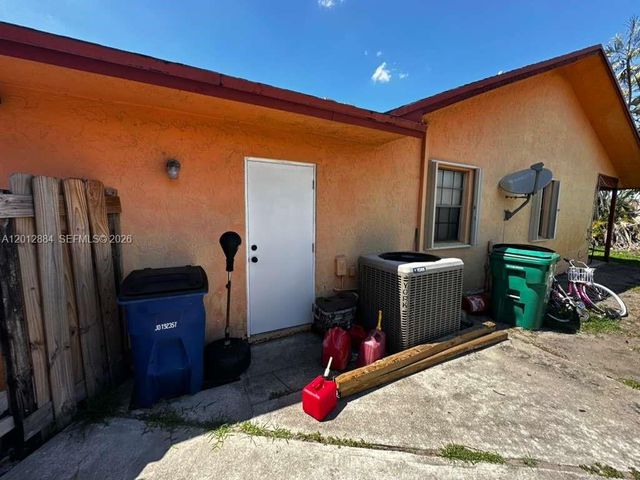 8700 SW 56th Ct, Cooper City, FL 33328