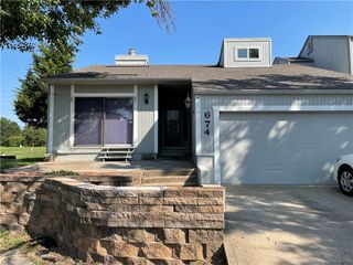 674 NW Valley Brook Road, Blue Springs, MO 64014