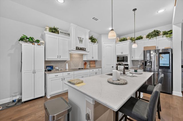 1940 Silver Falls Drive, Burleson, TX 76028