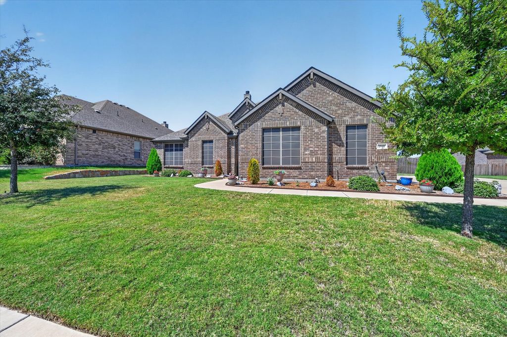 1940 Silver Falls Drive, Burleson, TX 76028 — photo 2