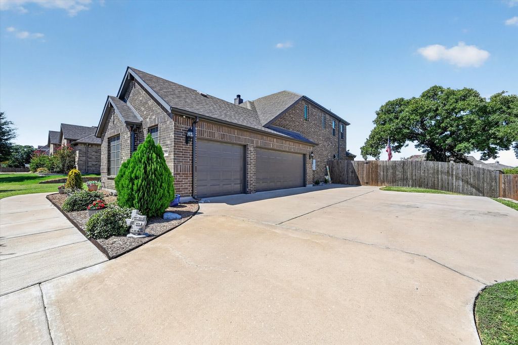 1940 Silver Falls Drive, Burleson, TX 76028 — photo 4