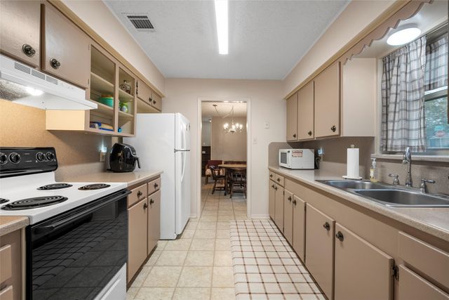 601 Circle Creek Drive, Hewitt, TX 76643