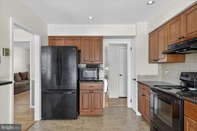 8 RED CLOUD CIR, Royersford, PA 19468